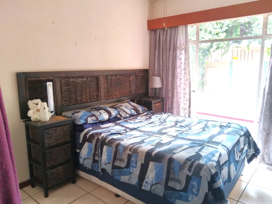 2 Bedroom Property for Sale in Kannoniers Park North West